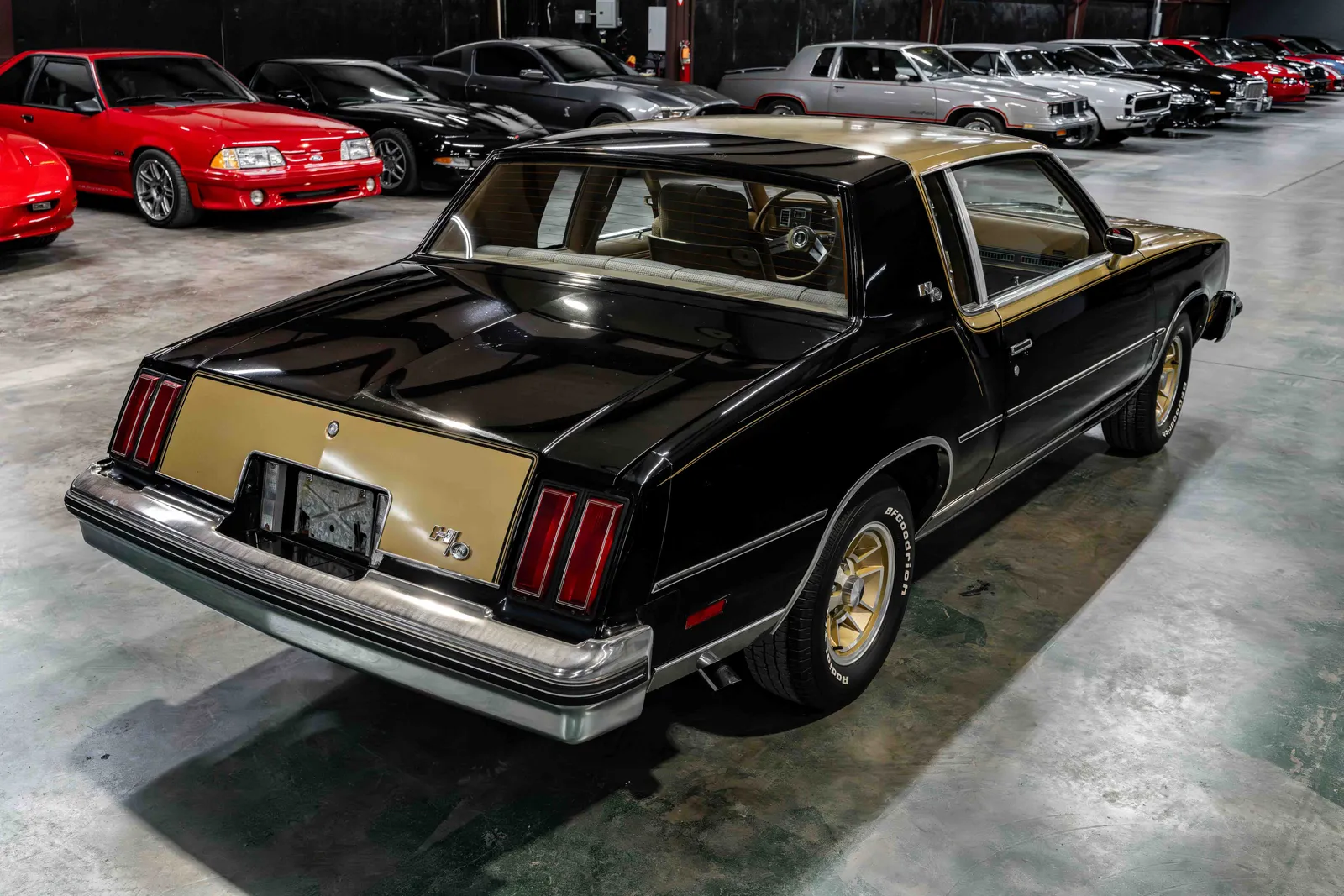 4_1979-Oldsmobile-W30-Black and Gold-536930-40.jpg